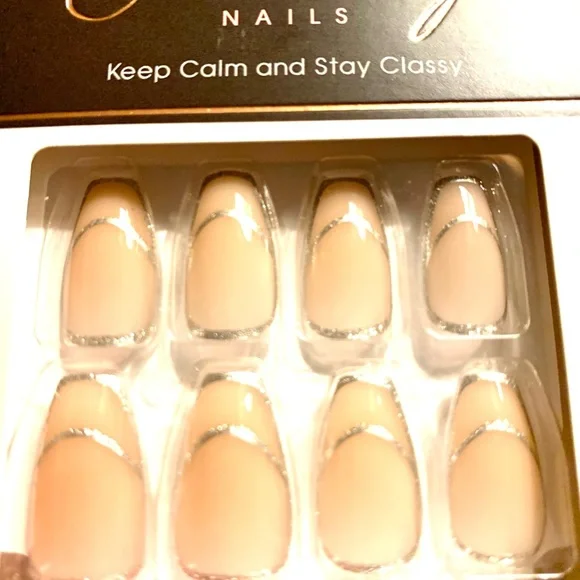 Kiss Classy Nude and Glitter Nails (Package of 4) - Picture 9 of 10